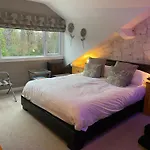 District House -sleeps 18 With Hot Tub, Garden 度假居