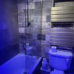 度假居 District House -sleeps 18 With Hot Tub, Garden *