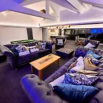District House -sleeps 18 With Hot Tub, Garden 鲍内斯温德米尔