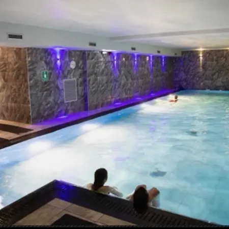 District House -sleeps 18 With Hot Tub, Garden Bowness-on-Windermere