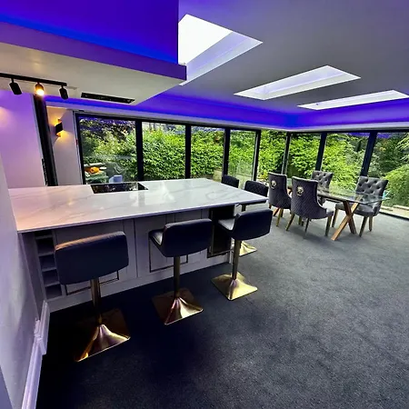 District House -sleeps 18 With Hot Tub, Garden *