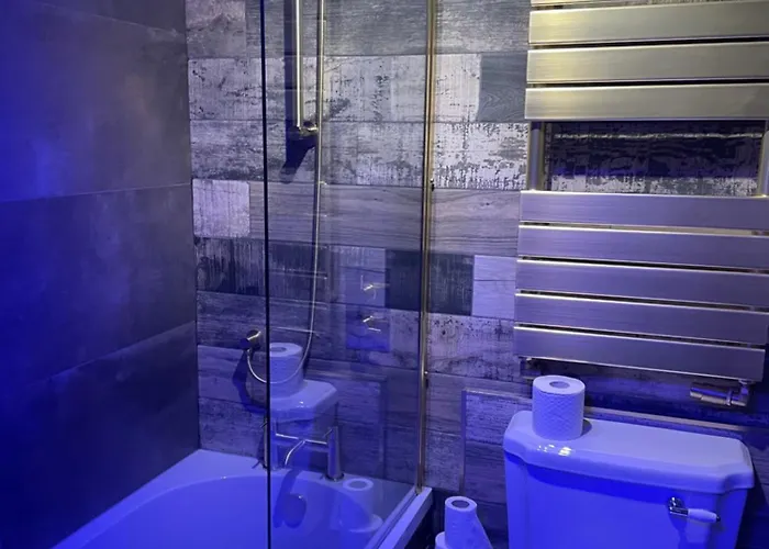 度假居 District House -sleeps 18 With Hot Tub, Garden *