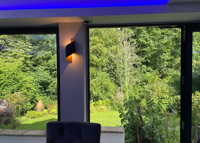 District House -sleeps 18 With Hot Tub, Garden * 鲍内斯温德米尔