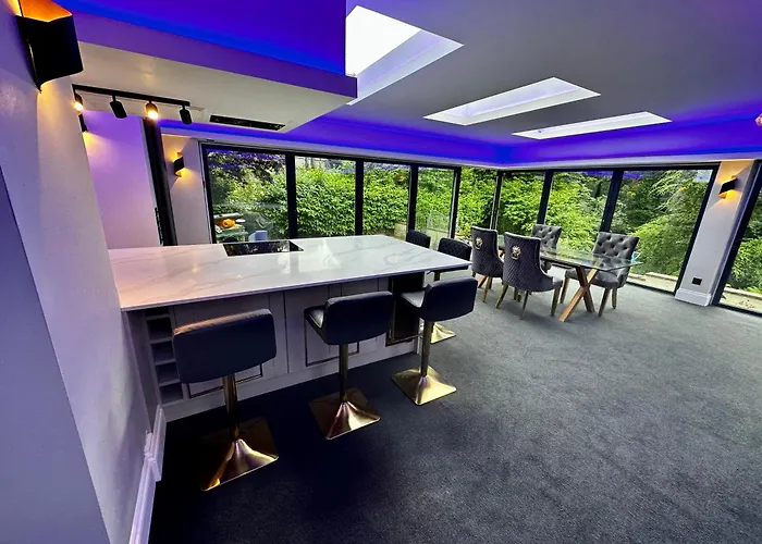 District House -sleeps 18 With Hot Tub, Garden *