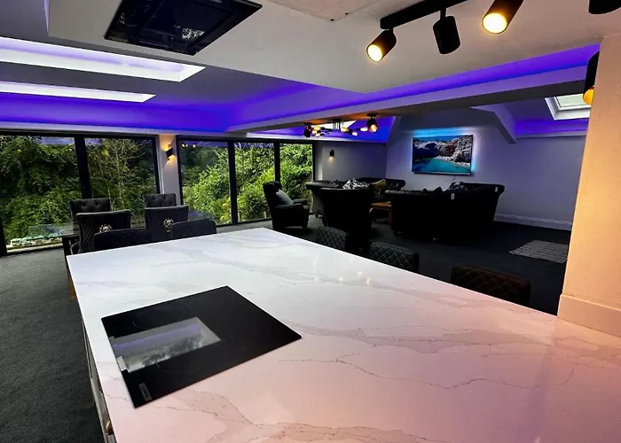 度假居 District House -sleeps 18 With Hot Tub, Garden *