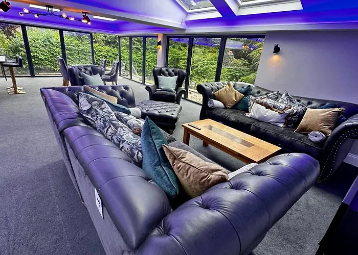 District House -sleeps 18 With Hot Tub, Garden 度假居 *