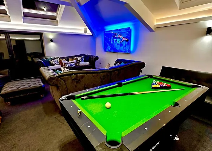 度假居 District House -sleeps 18 With Hot Tub, Garden *